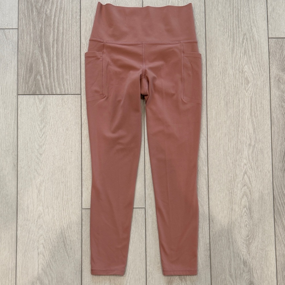 Athleta Salutation Stash Pocket II 7/8 Tight Legging